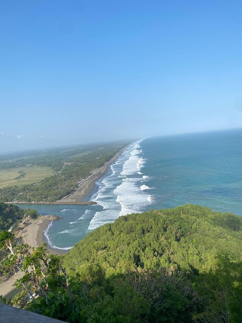 Pantai Karang Bolong