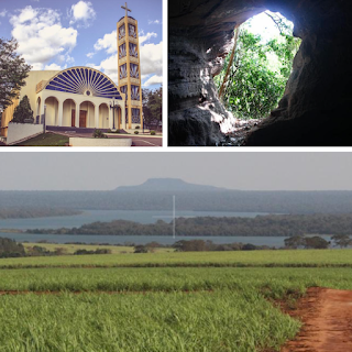 Iglesia con frontis en abanico medio punto con detalles azules y 5 arcos de ingreso, lago con cerros y caverna en la roca