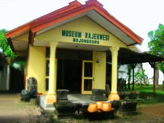 Wisata Sejarah di Museum Rajekwesi