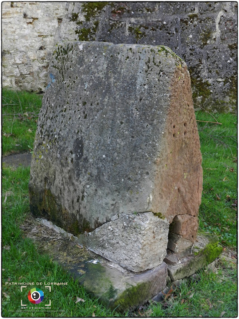 SARREBOURG (57) - Stèles-maisons gallo-romaines