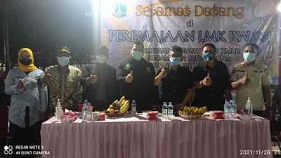 Ketua Panitia Pemilihan LMK H.Deden Laksanakan Pengukuhan Muhammad Febriyansyah Sebagai Anggota LMK RW 014..