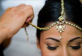 bride short hairstyles with head piece in Seychelles
