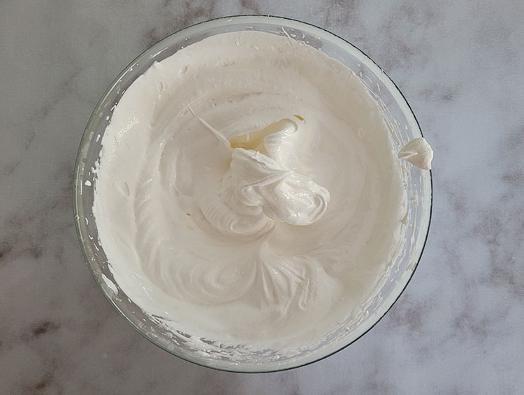 Meringue française (blancs d'oeufs montés)
