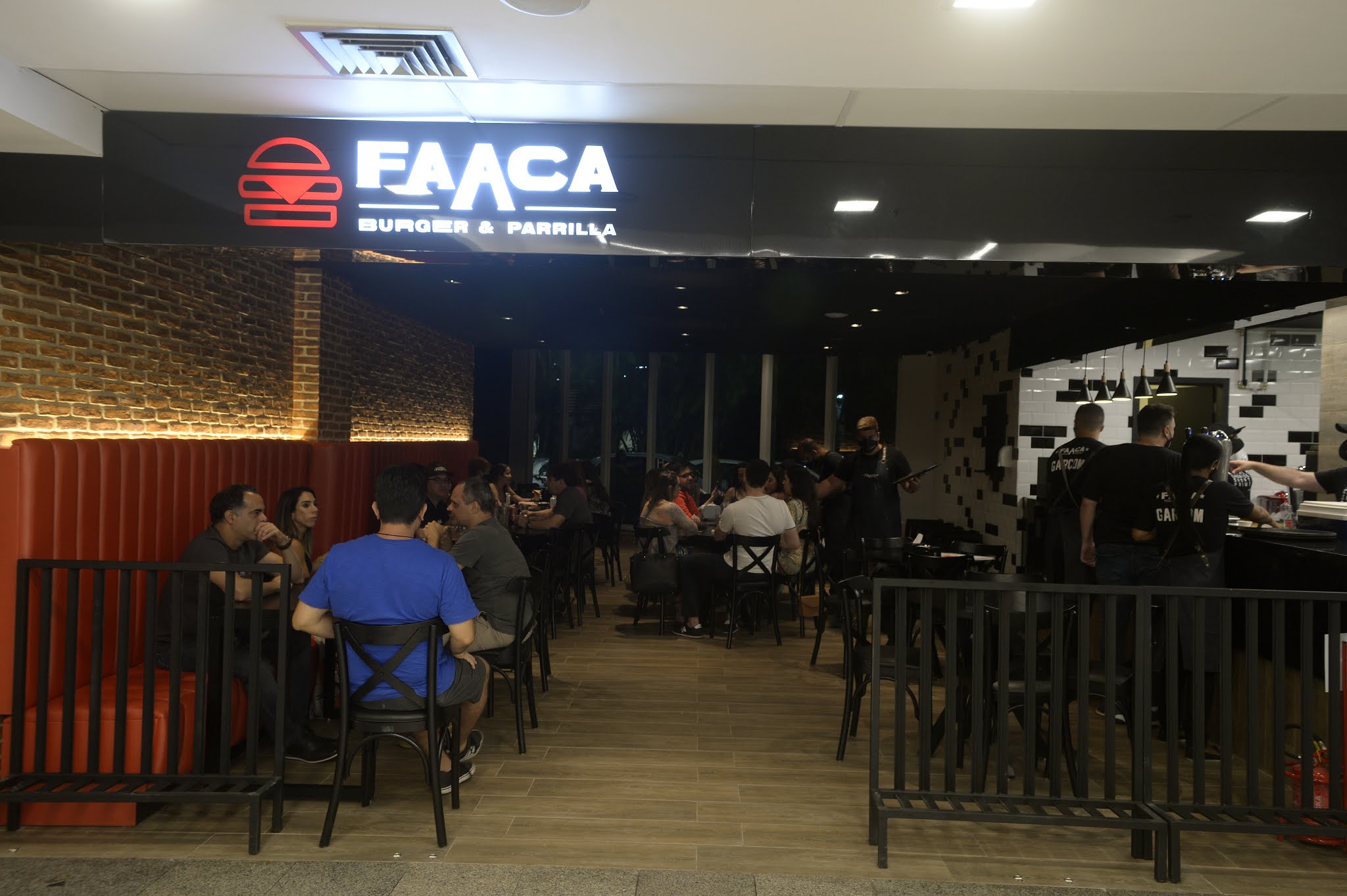 Faaca Burger e Parrilla presenteia mães e avós no Recife