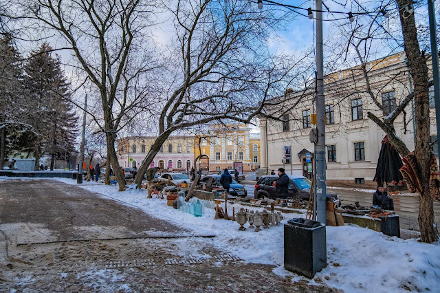 Блошиный рынок в скверике им. Свердлова