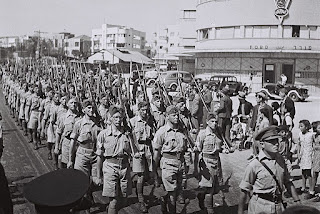 Marching Jewish troops in the British army (1942)