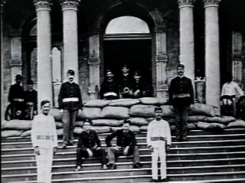 Cannon on the steps of Iolani palace[3][6]