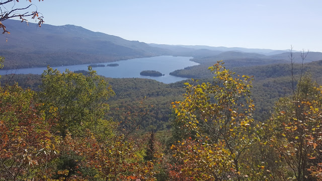 Vue sur le Mont Tremblant et le lac Tremblant