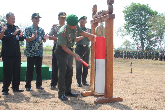 PEMBUKAAN TMMD SENGKUYUNG TAHAP II TA. 2015 DI DS. BENDOSARI