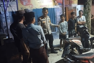 Patroli Malam, Bhabinkamtibmas Polsek Ciomas Polresta Serkot Sampaikan Himbauan Kepada Santri