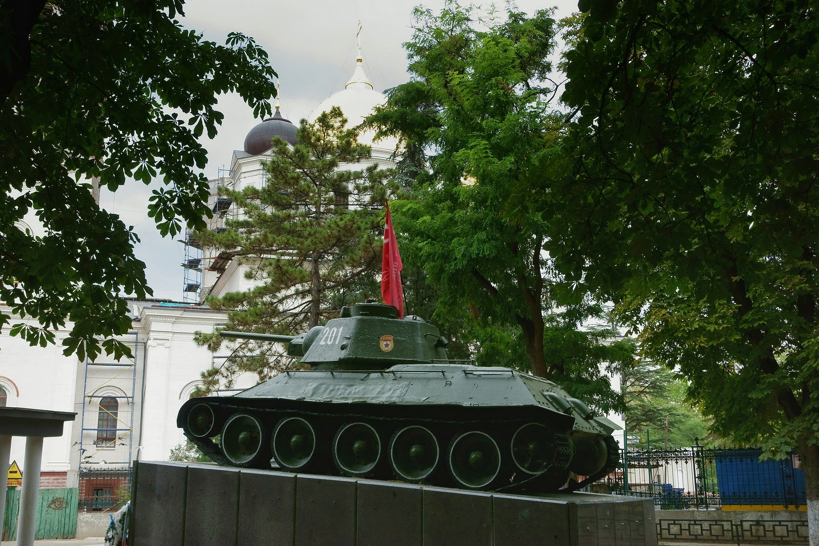 Памятник-танк в Симферополе