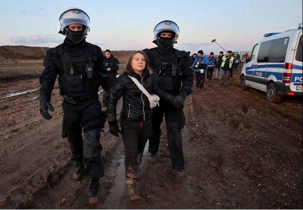 Greta Thunberg é detida na Alemanha em protestos contra expansão de mina