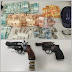 Dupla assalta comércio e é presa com armas e R$ 47 mil roubados na Zona Oeste de Natal