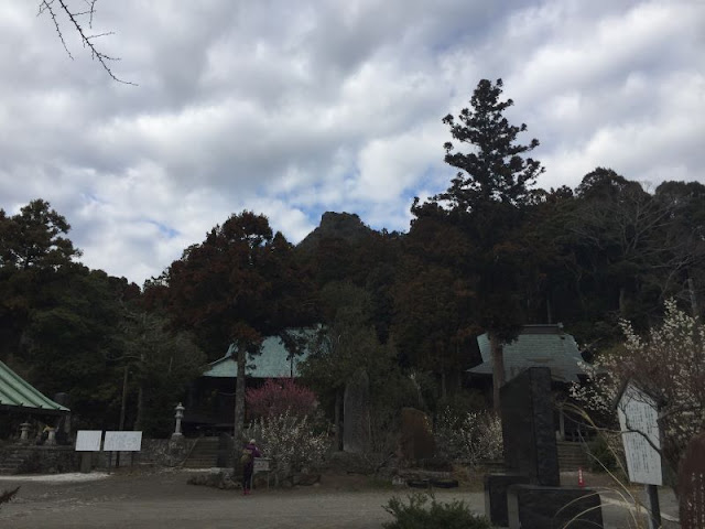 平群天神社と伊予ヶ岳