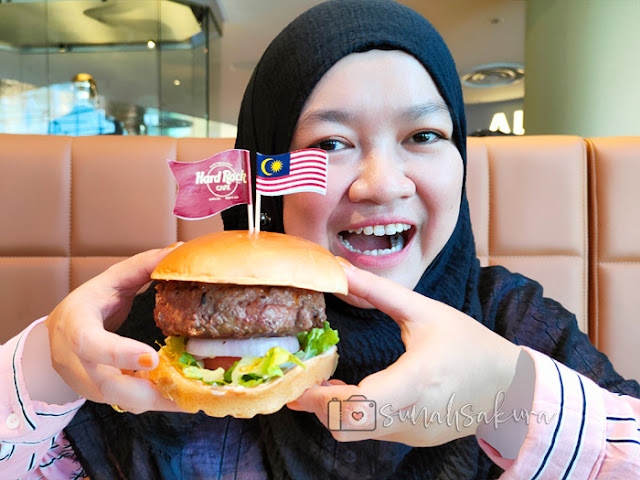 Hard Rock Cafe Puteri Harbour Lancarkan Satay Burger dan Spicy Sambal Burger