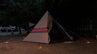 テントロープ用LEDライトを点灯したロゴス ナバホ Tepee