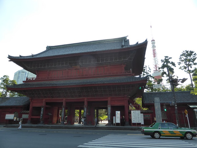 Puerta entrada templo Zojo-ji
