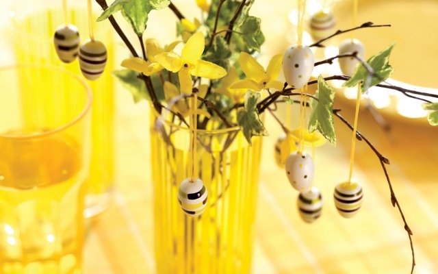 Easter Egg Decorating Ideas Yellow Glass Vase Flowers