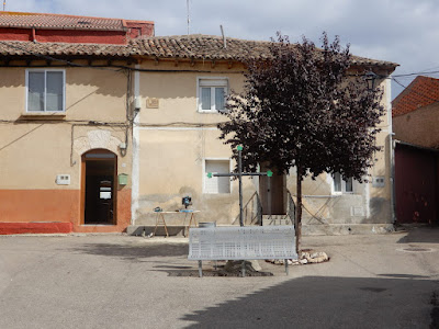 Plaza de la Cruz. En ella hay una pequeña cruz de hierro.