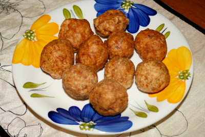 Dapur Komplit Bakso Babi  Goreng