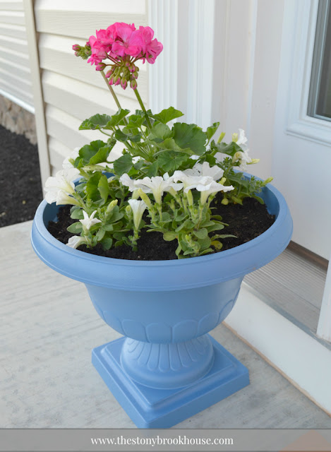 Pretty blue flower pot