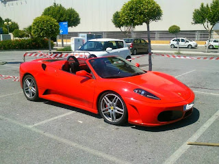 Ocho detenidos por convertir coches normales en imitaciones de Ferrari