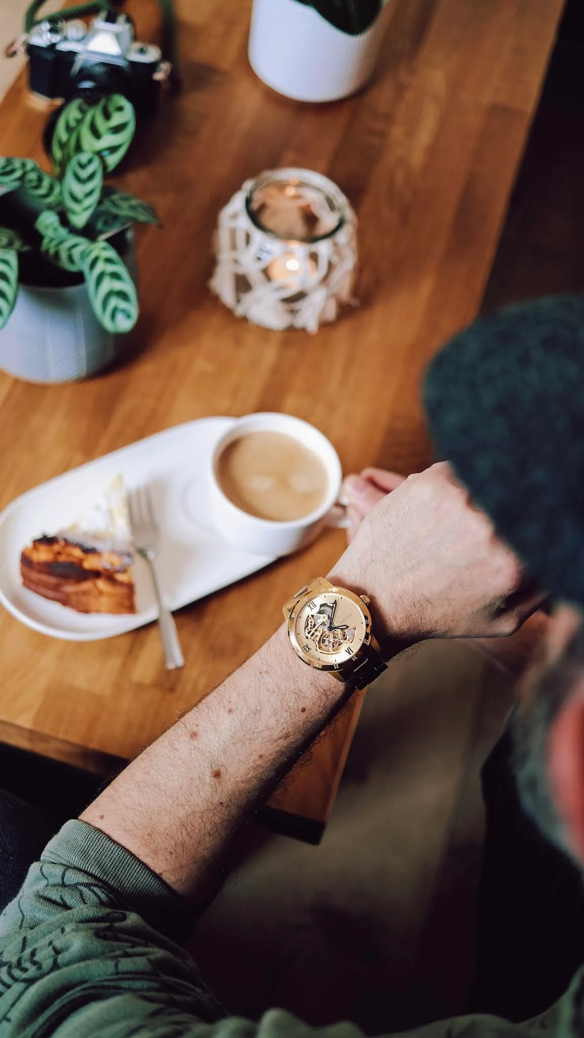 Gold am Handgelenk | Die Seizmont Lasse Dante Herrenarmbanduhr wirkt