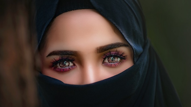 Wanita Bercadar di Kebun Teh Ciwidey: Fakta dan Kepentingannya