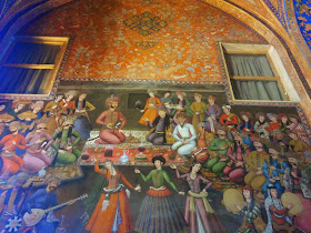 Beautiful paintings on the walls of Esfahan