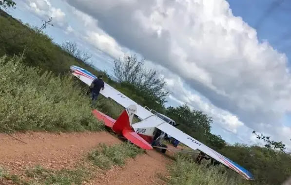 Avião monomotor faz pouso de emergência na Bahia