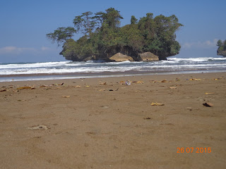 Pesona Wisata Pantai Pelang Panggul Wonocoyo Trenggalek