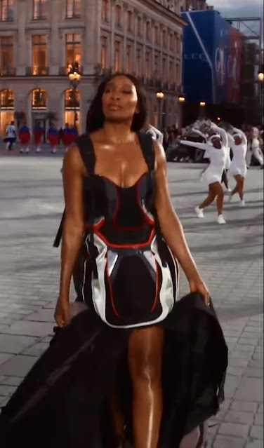 Venus Williams wearing a gown made of tennis racket covers
