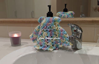 free crochet pattern, dress pattern for soap dispenser bottle, photo of dressy soap dispenser bottle cover,