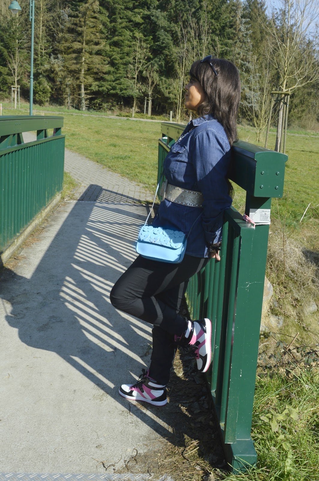 [Outfit] Denim blouse and sneaker Outfit Photo