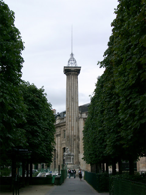 Colonne Médicis, Medicis column by Jean Bullant, Jardin des Halles, Paris