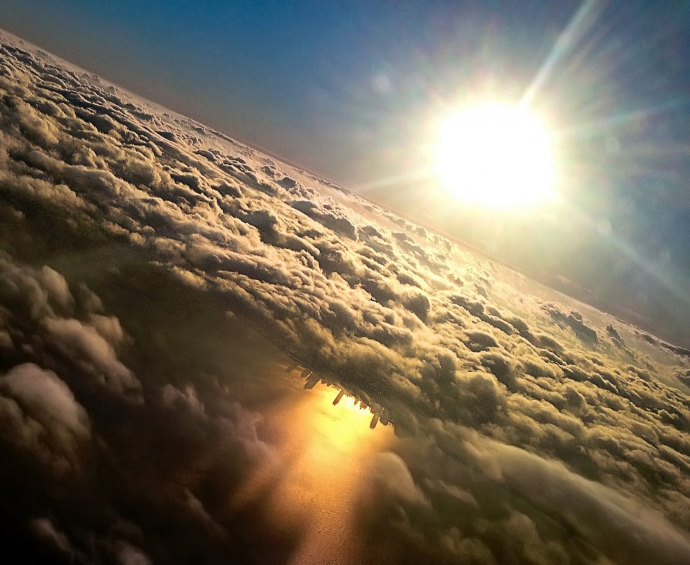 20 reasons to sit on the plane next to the window