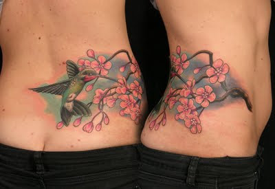 Tatuagem de Beija-Flor na Costela