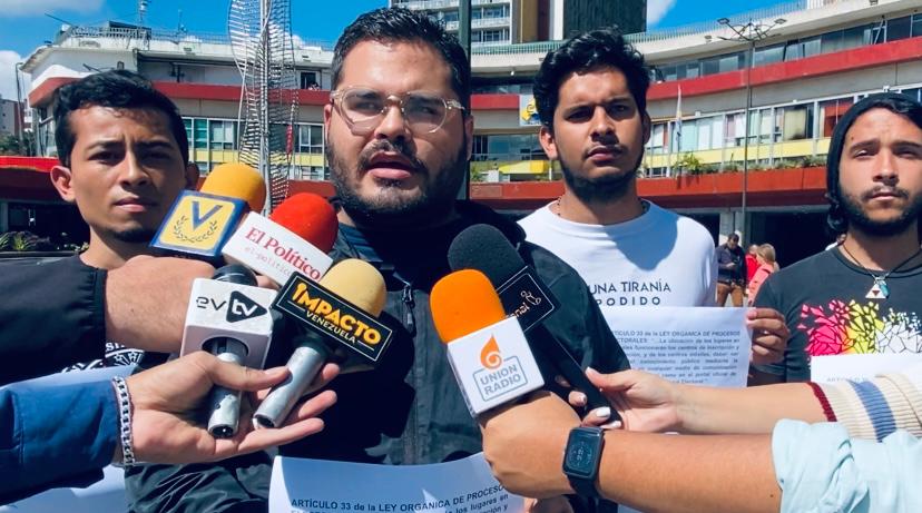 Estudiantes exigen ubicar puntos de actualización del RE en las plazas Bolívar