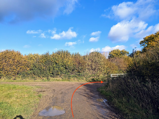 Turn right at the junction, still on Harpenden Rural footpath 6