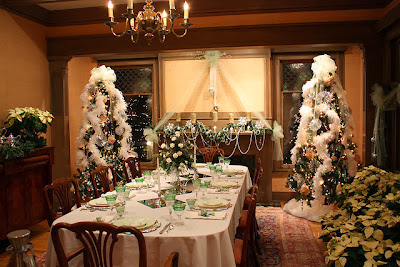 Decorating the Christmas Table