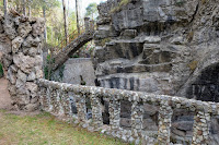 Original baranda y puente de Arco Coix, jardines Artigas en la Pobla  de Lillet