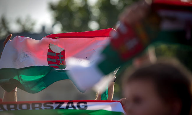 Pénzért árult állampolgárságot a magyarul nem beszélőknek