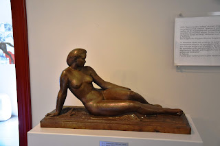 το γλυπτό Αναπαυόμενη Αθλήτρια στο Μουσείο Γλυπτικής Νίκος Περαντινός