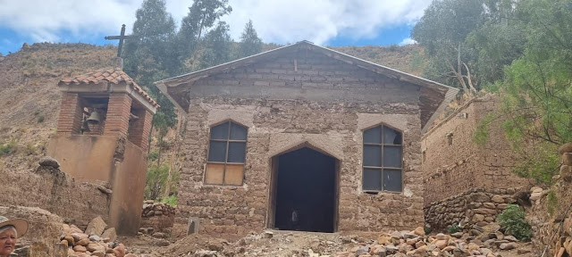 So weit wie möglich treiben wir die Renovierung der Kirche in Marcoma - Bolivien Stück für Stück voran.