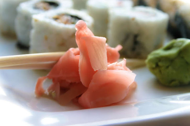 Penggemar Sushi? Coba Makan Pakai Cara Enak Ini