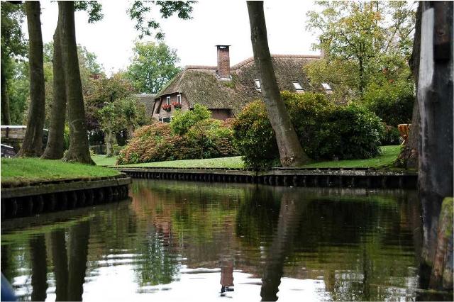 A Village in Holland with no roads