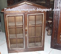 http://tokokerajinanjati.blogspot.com/2013/03/kotak-p3k-unik.html