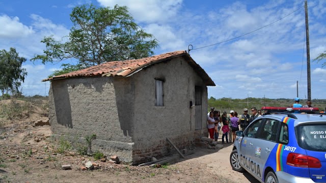 AGRICULTOR É MORTO A FACADAS E TEM CORPO PARCIALMENTE CARBONIZADO