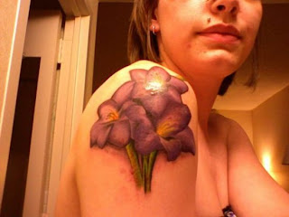 Tattooed women - Flower Tattoo Design
