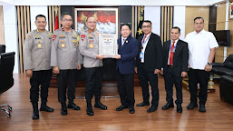 Kapolda Kalbar Terima Penghargaan "Presisi Award" dari Lembaga Kajian Strategis Kepolisian Indonesia (Lemkapi)